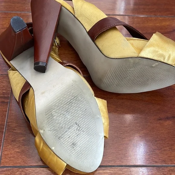 BAKERS HIGH HEELS - Picture 3 of 5